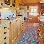 6 Person In Kviby-by Traum