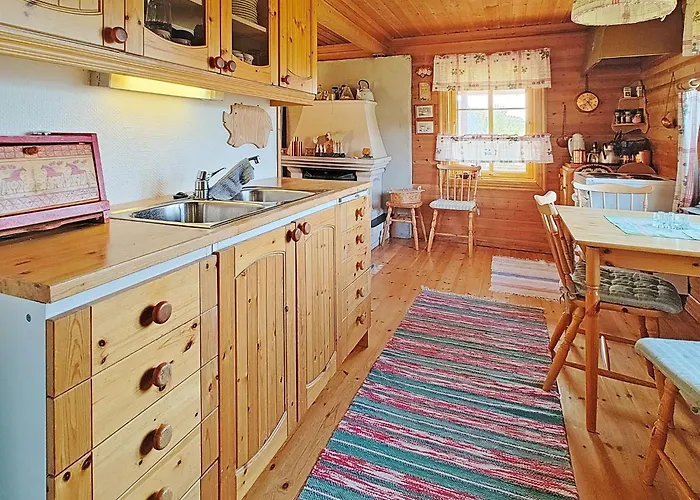 6 Person In Kviby-by Traum